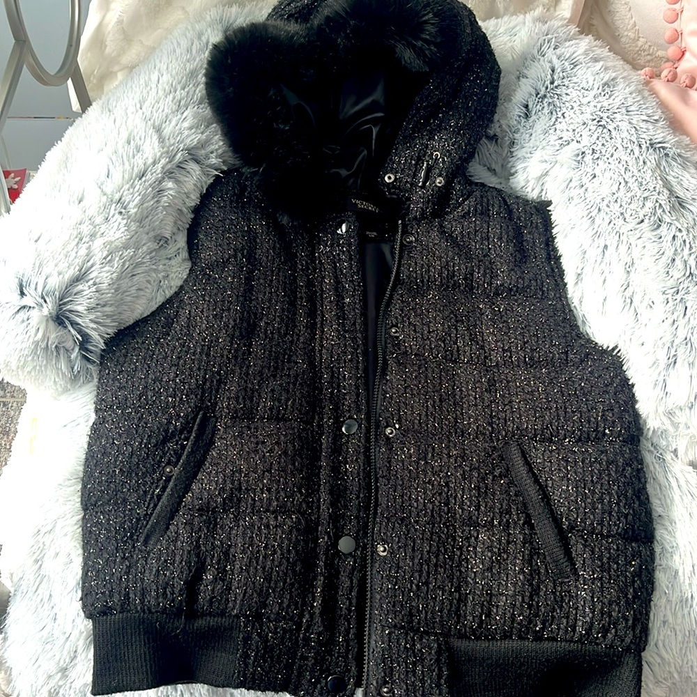 Black sparkly Victoria’s Secret puffer vest with faux fur trim hood, size L